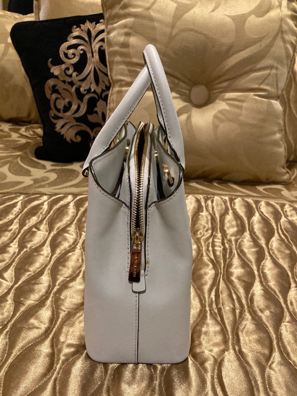 MICHAEL KORS Tote White Leather with Removable Strap and Bag - Stunning! - Picture 3 of 14